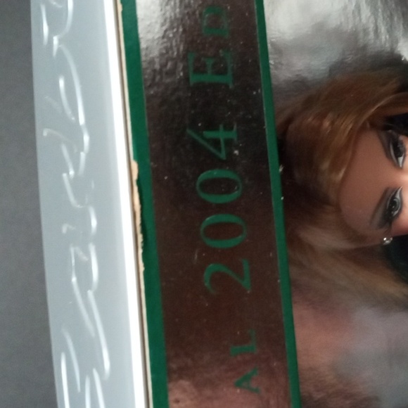 Holiday Barbie 2004 - Picture 10 of 10